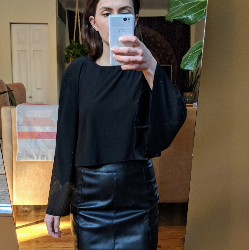 Leith bell sleeve crop top - Picture 3 of 4